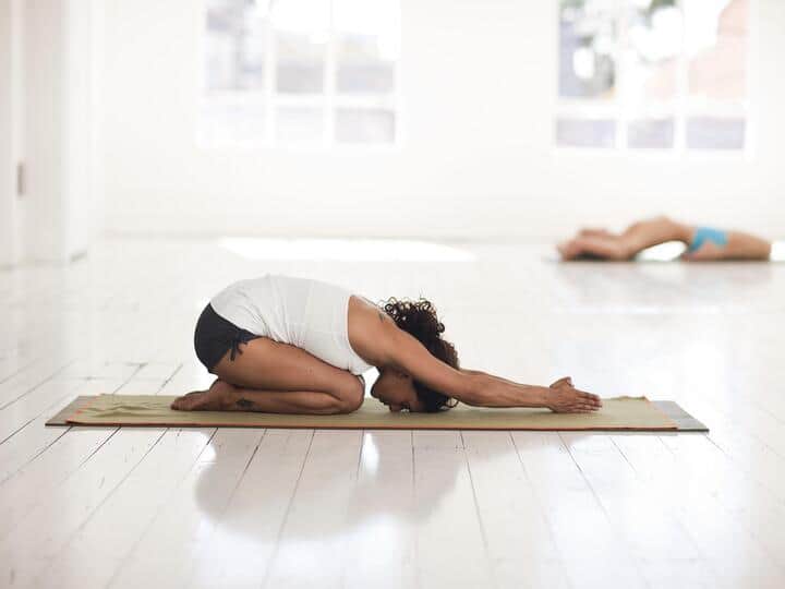 do these 4 yoga poses to boost your energy Yoga Tips: बॉडी की एनर्जी को बढ़ाते हैं ये 4 योगासन, हर दिन जरूर करें