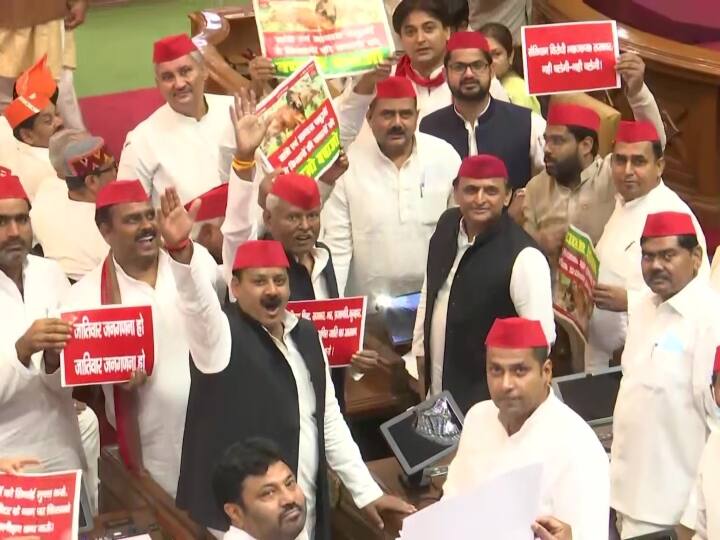 बजट सत्र की शुरुआत से पहले सीएम योगी आदित्यनाथ ने सभी नवनिर्वाचित सदस्यों का स्वागत किया और इस सत्र में राज्य का बजट पेश किया जाएगा, जो 25 करोड़ लोगों के विकास और कल्याण का बजट होगा.