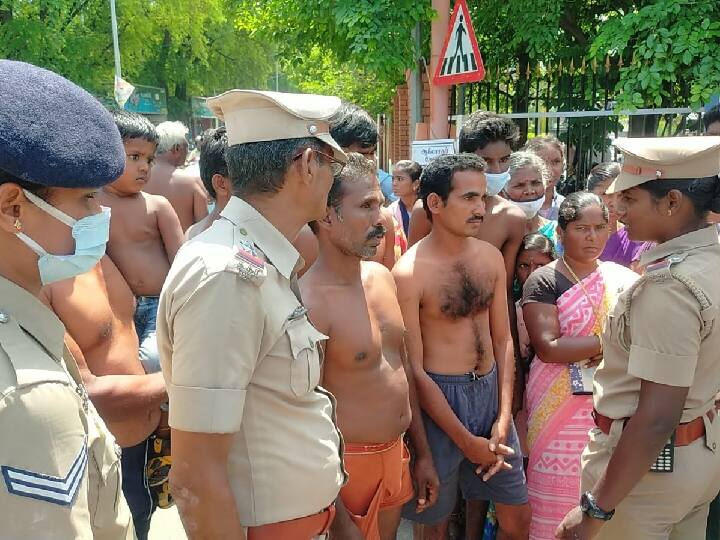 The demonstration of the villagers who came half naked 6 people try commit suicide at the Salem District Collector's Office. அரை நிர்வாணமாக வந்த கிராம மக்கள் ஆர்ப்பாட்டம்... 6 பேர் தற்கொலை முயற்சி.. சேலத்தில் நடந்தது என்ன?