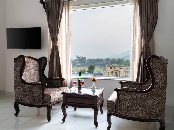 Udaipur Rajasthan Tourists get home like atmosphere new scheme cook food with local family ANN Udaipur Tourism: उदयपुर में पर्यटकों को मिलेगा घर जैसा माहौल, स्थानीय परिवार के साथ मिलकर करेंगे ये काम, जानिए- नई योजना