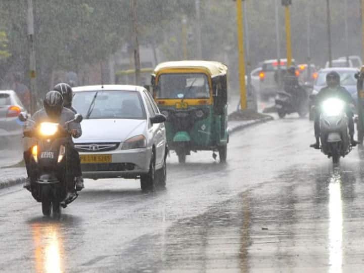 Rain in UP- Haryana: IMD alert for heavy rain in many areas of UP-Haryana Agra, Sonipat, Saharanpur, Shamli, Bijnor, Narnaul  for the next 2 hours Rain in UP- Haryana: यूपी-हरियाणा के इन इलाकों में अगले 2 घंटे में हो सकती है झमाझम बारिश, तेज हवाएं भी चलेंगी,  IMD ने जारी किया अलर्ट