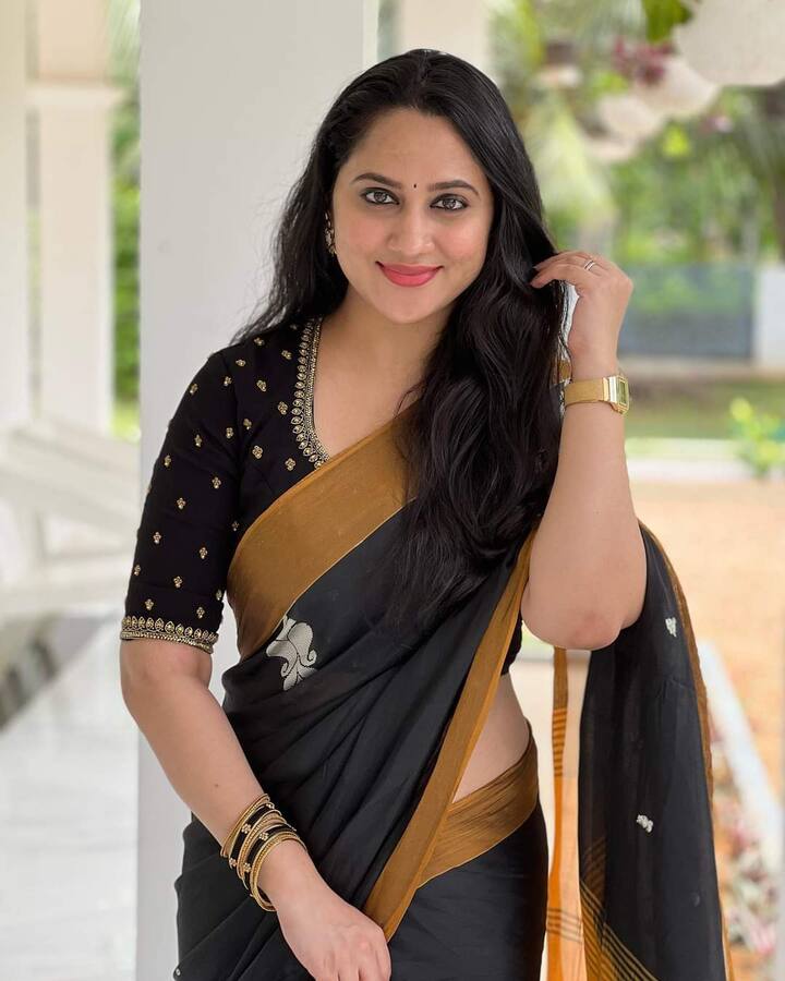 எதுக்கு என்னை நீ பொரியேற ஊதுரா      சுருக்கு கயிற விழியால மாத்துர