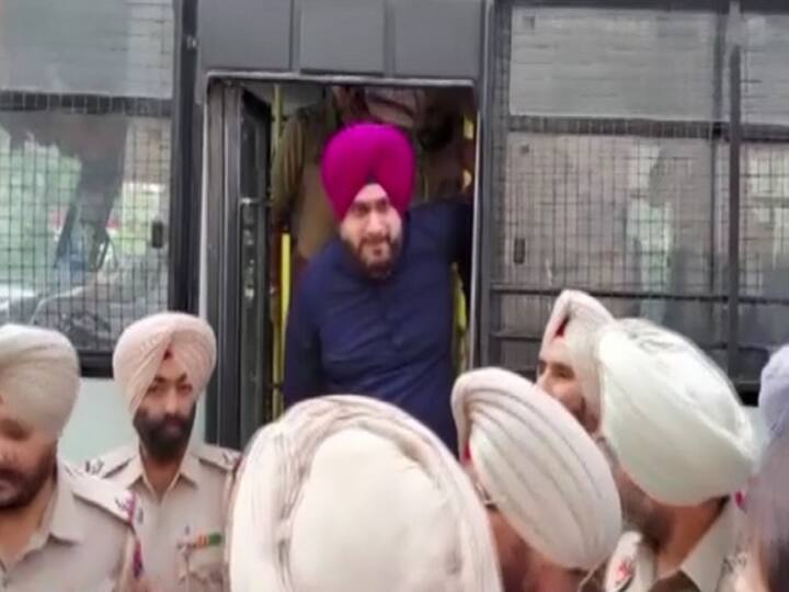 Punjab: Navjot Singh Sidhu Brought To Patiala Hospital For Checkup. Jail Dept Dismisses Claims Over His Safety Punjab: Sidhu Brought To Patiala Hospital For Checkup. Jails Dept Dismisses Claims Over His Safety