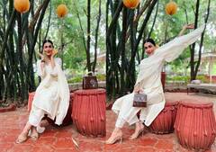 Photos: ढोल की ताल पर झूमा Pavitra Punia का दिल, एक्ट्रेस के सादगी भरे लुक ने जमा डाली महफ़िल