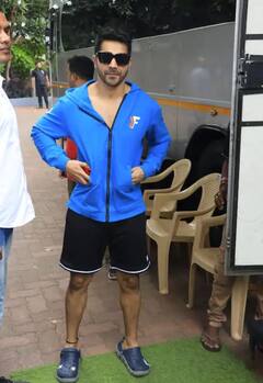 In Pics: ਨਵੇਂ ਗੀਤ ਦੀ ਸ਼ੂਟਿੰਗ ਲਈ 'ਜੁਗ ਜੁਗ ਜੀਓ' ਦੇ ਸੈੱਟ 'ਤੇ ਨਜ਼ਰ ਆਏ ਵਰੁਣ ਧਵਨ, ਵੇਖੋ ਤਸਵੀਰਾਂ