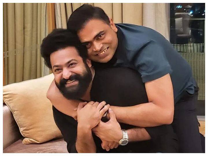 Director Vamsi Paidipally celebrates Jr NTR’s birthday NTR: ఎన్టీఆర్ బర్త్ డే వేడుకల్లో వంశీ పైడిపల్లి - క్రేజీ రూమర్స్ షురూ