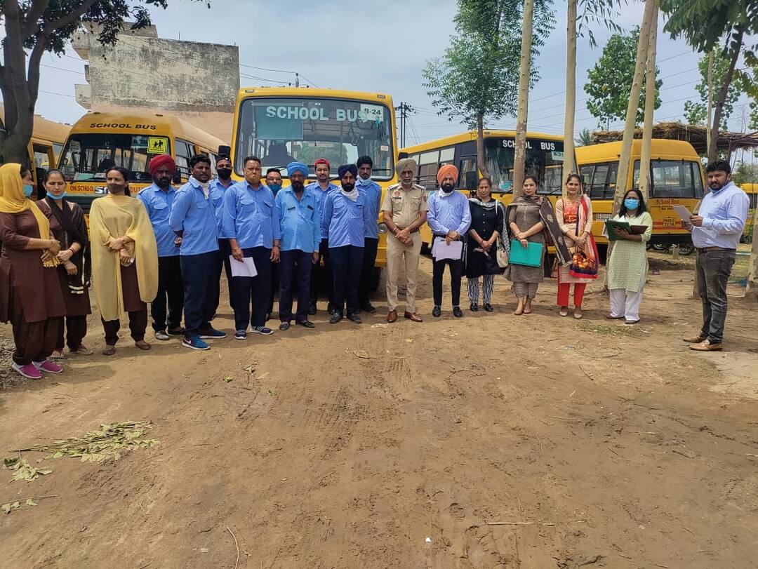 ਸੈਫ ਸਕੂਲ ਵਾਹਨ ਪਾਲਿਸੀ ਤਹਿਤ ਸਕੂਲੀ ਬੱਸਾਂ ਦੀ ਅਚਨਚੇਤ ਚੈਕਿੰਗ, ਖਰੜ ਦੀਆਂ 4 ਬੱਸਾਂ ਦੇ ਕੱਟੇ ਚਲਾਨ Unannounced checking of school buses under safe school transport policy, cut challans of 4 Kharar buses ਸੈਫ ਸਕੂਲ ਵਾਹਨ ਪਾਲਿਸੀ ਤਹਿਤ ਸਕੂਲੀ ਬੱਸਾਂ ਦੀ ਅਚਨਚੇਤ ਚੈਕਿੰਗ, ਖਰੜ ਦੀਆਂ 4 ਬੱਸਾਂ ਦੇ ਕੱਟੇ ਚਲਾਨ