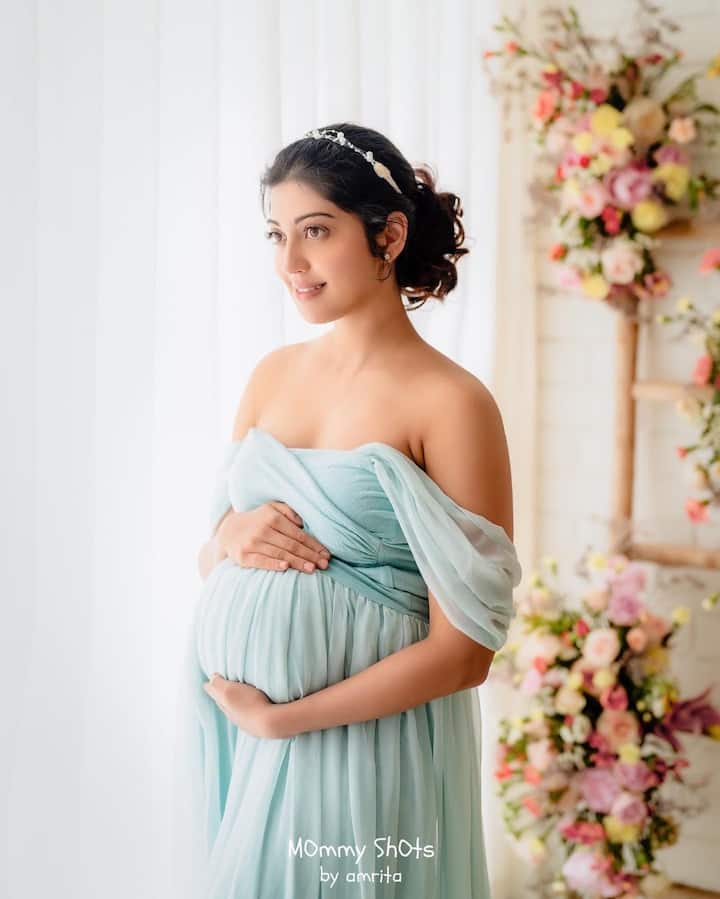 అందమైన క్షణాలు అంటూ మురిసిపోతోంది కాబోయే అమ్మ. -Image Credit: Pranitha Subhash/Instagram