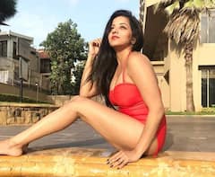 જ્યારે જ્યારે બિકીની પહેરીને પુલમાં ઉતરી મોનાલીસા, વધી ગયો તાપમાનનો પારો