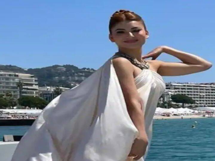 Cannes 2022: Urvashi Rautela stuns in another white outfit in the French Riviera Urvashi Rautela In Cannes: जब कान्स के दौरान हवा के झोंके ने लहराया उर्वशी का हाॅल्टर ड्रेस, देखें तस्वीरें