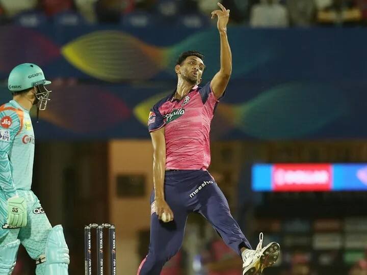 IPL 2022 के लीग स्टेज में राजस्थान रॉयल्स के तेज गेंदबाज प्रसिद्ध कृष्णा डॉट गेंद फेंकने के मामले में पहले नंबर पर रहे. उन्होंने 55 ओवर किए, जिनमें 160 गेंद डॉट फेंकी.