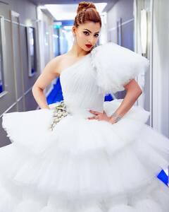 Urvashi Rautela Photos: कान्सच्या रेड कार्पेटवर तिसऱ्या दिवशी उर्वशी रौतेलाच्या ग्लॅमरस लूकने वेधून घेतले सगळ्यांचे लक्ष!