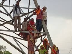 MP News: मुआवजे की मांग को लेकर हाई टेंशन लाइन के टॉवर पर चढ़े किसान, इतने साल से कर रहे हैं मुआवजे का इंतजार