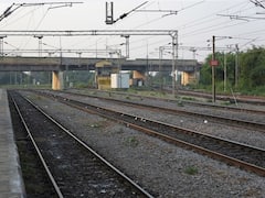 Mumbai News: मुंबई में BMC की मदद से रेलवे पटरियों पर जल्द बनेंगे 10 फुट ओवर ब्रिज, जानिए- कब तक पूरा हो जाएगा निर्माण