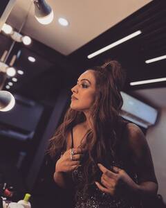 Nia Sharma Photos: डीप नेक शॉर्ट ड्रेस में निया शर्मा ने फ्लॉन्ट की अपनी टोंड बॉडी, फोटो देख छूटे फैंस के पसीने