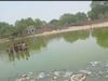 Kaushambi News: कौशाम्बी में तालाब में डूब रहे किशोर को बचाने के लिए महिला भी कूदी, दोनों की मौत