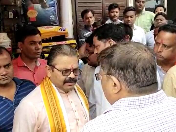 Firozabad News: अपनी ही सरकार के फैसले के विरोध में उतरे BJP नेता, अवैध कब्जे पर चल रहे बुलडोजर का किया विरोध Firozabad BJP leaders protest against the decision of own government and opposed the bulldozers running on illegal occupation ann Firozabad News: अपनी ही सरकार के फैसले के विरोध में उतरे BJP नेता, अवैध कब्जे पर चल रहे बुलडोजर का किया विरोध