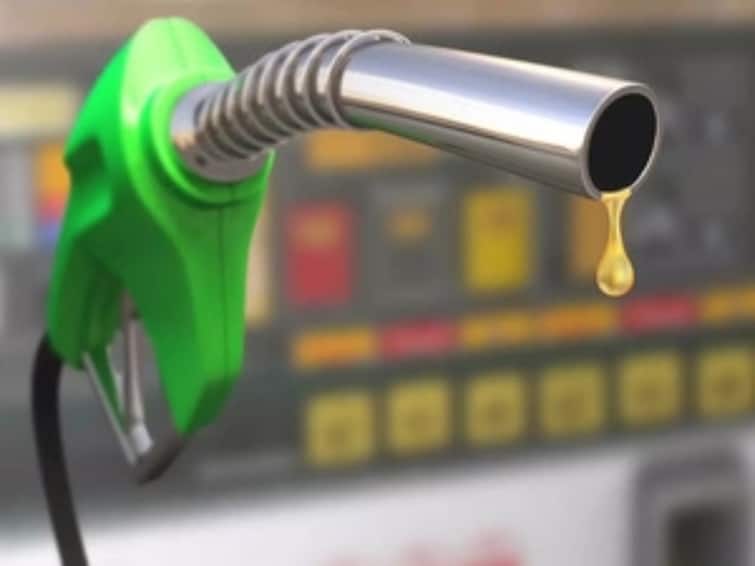 Petrol Diesel Rate Today 6th June 2022 Monday know today new fuel prices according to iocl marathi news Petrol Diesel Rate : पेट्रोल-डिझेलचे नवे दर जारी; देशात 'या' शहरात पेट्रोल सर्वात स्वस्त