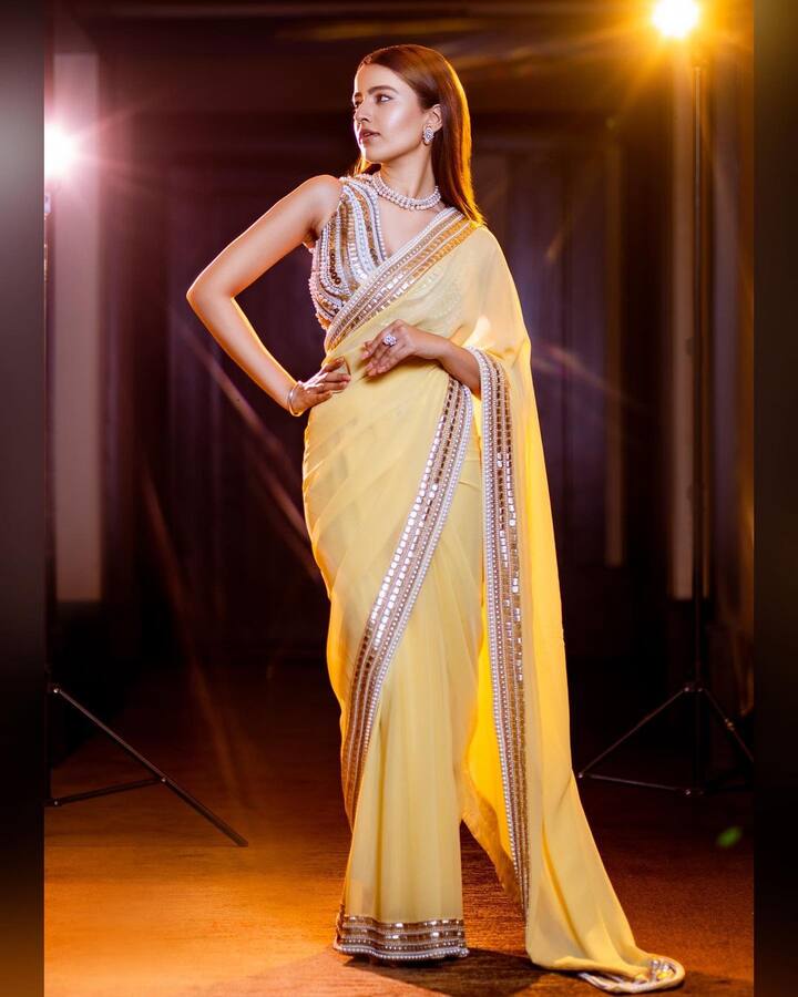 రుక్సర్ థిల్లాన్ చీరకట్టు ఫోటోలు -Image Credit:Rukshar Dhillon/Instagram