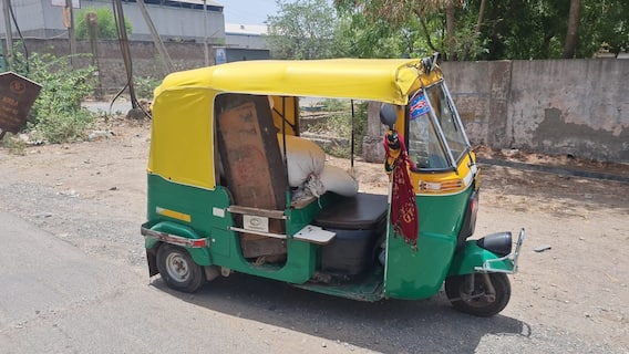 ભાવનગરમાં રિક્ષામાંથી ઝડપાયો સરકારી અનાજનો જથ્થો