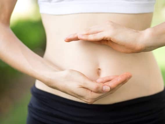 Castor Oil in Belly Button : रोजाना नाभि में लगाएं कैस्टर ऑयल, इन समस्याओं में मिलेगा छुटकारा Castor Oil in Belly Button : रोजाना नाभि में लगाएं कैस्टर ऑयल, इन समस्याओं में मिलेगा छुटकारा
