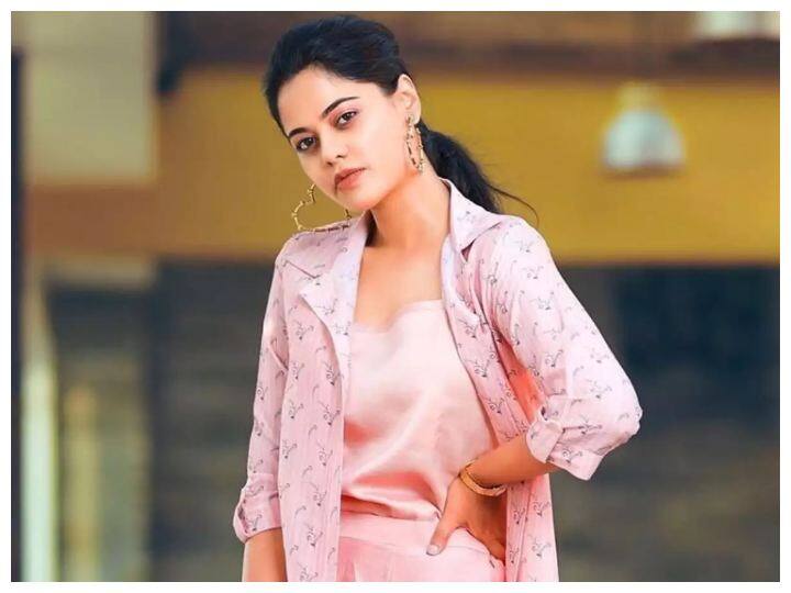 Bindu Madhavi Responds to Smoking Allegations Bindu Madhavi: బాత్రూమ్ లో బిందు మాధవి స్మోకింగ్ - నిజమేనా?