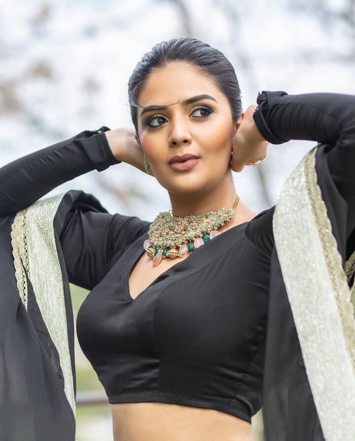 శ్రీముఖి అందమైన ఫోటోలు -Image credit: SreeMukhi/Instagram
