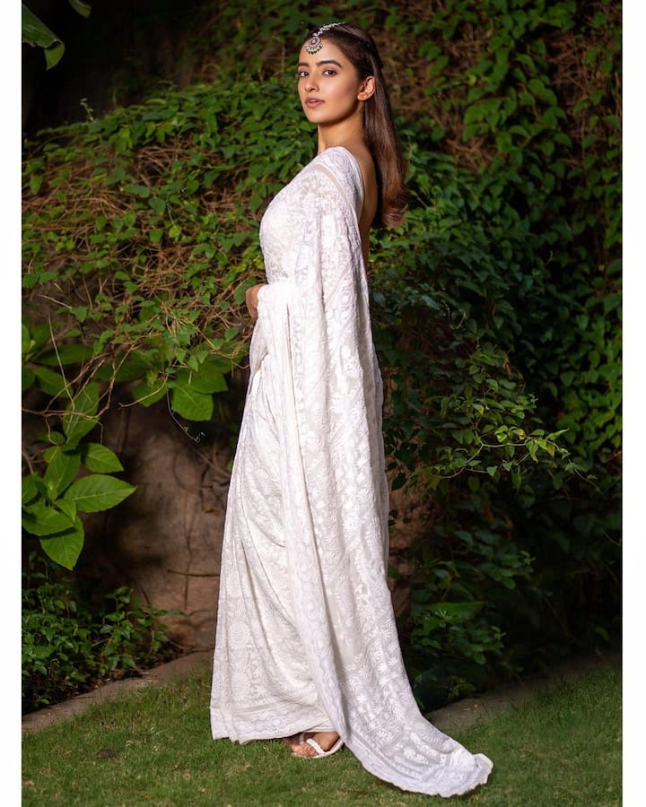 రుక్సర్ చిన్న సినిమాల్లో తప్ప పెద్ద సినిమాల్లో అవకాశాలు రావడం లేదు. -Image Credit:Rukshar Dhillon/Instagram