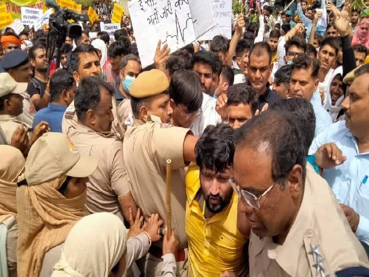 Rajasthan Unemployed Protest in Jaipur Upen Yadav said, will teach lesson to the government in the assembly elections ann  Rajasthan: जयपुर में बेरोजगारों ने भरी हुंकार, उपेन यादव बोले सरकार से हो चुका है आर-पार की लड़ाई का एलान