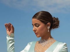 Cannes 2022: थाई स्लिट सॅटिन ड्रेसमध्ये  हिना खान लावतेय आग, फोटो पाहून चाहते बेभान!