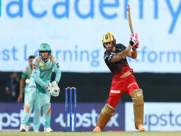 প্লে অফে শেষ মুহূর্তে জায়গা করে নিয়েছে ফাফ ডু প্লেসির রয়্যাল চ্যালেঞ্জার্স ব্যাঙ্গালোর।