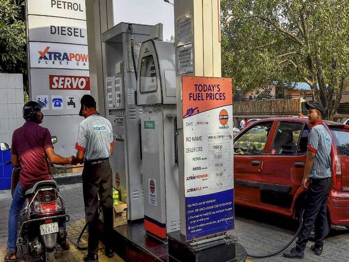 Every year more than 500 crore liters of petrol and diesel is being spent in UP know the whole data UP News: यूपी में हर साल खर्च हो रहा 500 करोड़ लीटर पेट्रोल-डीजल, बीते तीन सालों का खर्च हैरान कर देगा