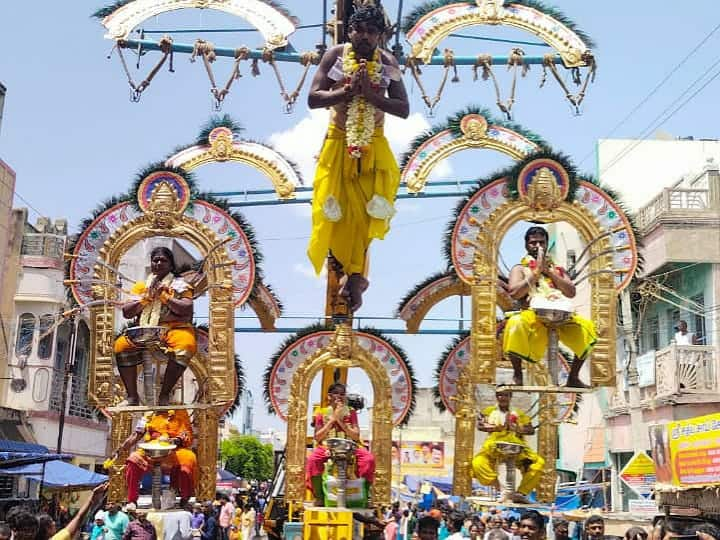 Karur Mariamman Vaikasi Festival celebrated grandly கரூர் : களைகட்டிய மாரியம்மன் திருவிழா.. அலகு குத்தி, பறவைக்காவடி எடுத்து பக்தர்கள் நேர்த்திக்கடன்..