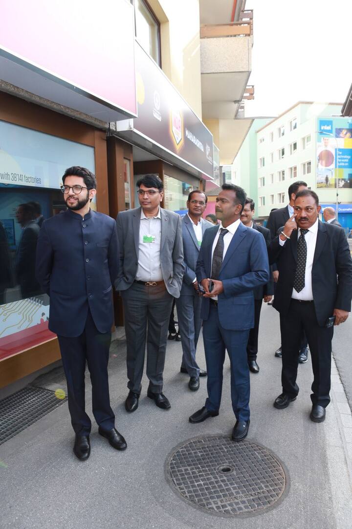 महाराष्ट्राला ट्रिलियन अर्थव्यवस्था बनवण्यासाठी जगभरातून गुंतवणूक आकर्षित करणे यासाठी प्रयत्न केला जात आहे.