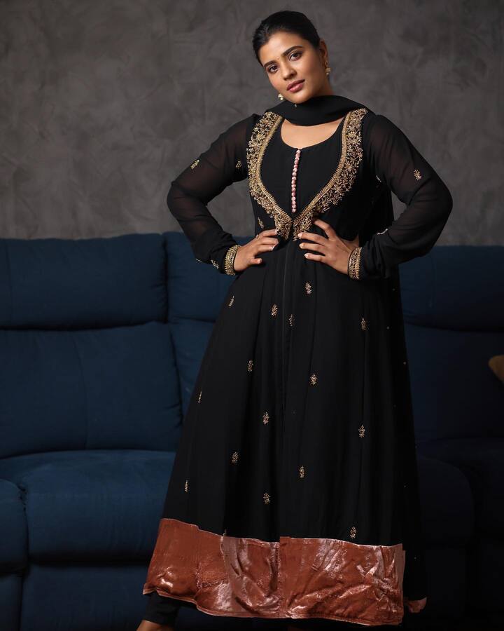 பூவ தாள தேச்சி வச்ச துரு ஈரமா….
