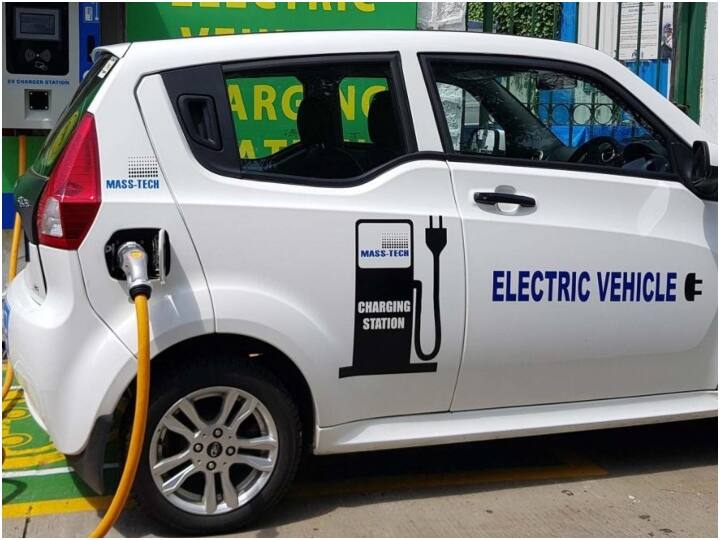 Is it right to buy an electric car now? Union Minister Nitin Gadkari said this big thing અત્યારે ઇલેક્ટ્રિક કાર ખરીદવી યોગ્ય છે કે નહીં? કેન્દ્રીય મંત્રી નીતિન ગડકરીએ કહી આ મોટી વાત