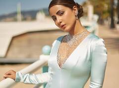 Cannes 2022: थाई स्लिट सैटिन ड्रेस पहने इंटरनेट पर आग लगा रही हैं हिना खान, देखकर फैंस भी हुए बेकाबू