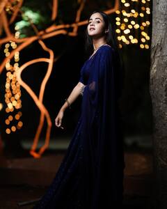 Deepthi Sunaina: నడిరాతిరిలో నీలి చందమామలా దీప్తి సునయన