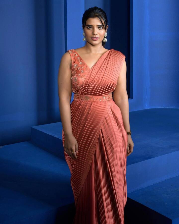 ప్రస్తుతం అమ్మడి చేతిలో దాదాపు అరడజను ఆఫర్లున్నాయి