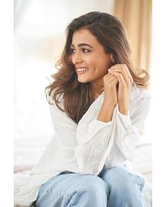 Actress Shalini Pandey Photo gallery:  ஷாலினி பாண்டே லேட்டஸ்ட் புகைப்படங்கள்