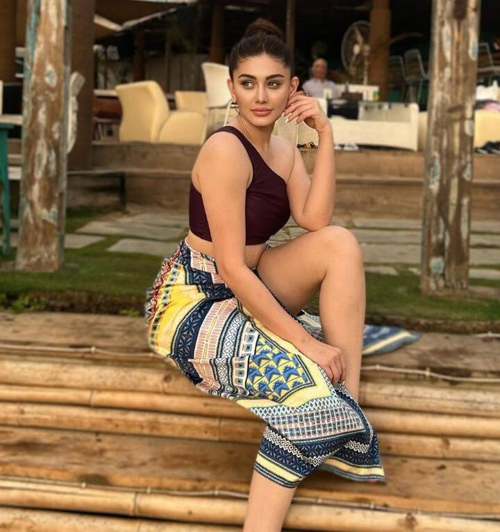 બિગ બોસ ફેમ 'કાંટા લગા' ગર્લ શેફાલી જરીવાલા સોશિયલ મીડિયા પર ખૂબ જ એક્ટિવ રહે છે અને પોતાની હોટનેસથી ચર્ચામાં રહે છે.