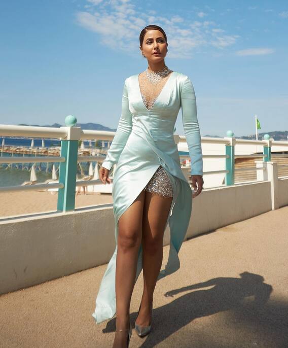 Cannes 2022: थाई स्लिट सैटिन ड्रेस पहने इंटरनेट पर आग लगा रही हैं हिना खान, देखकर फैंस भी हुए बेकाबू