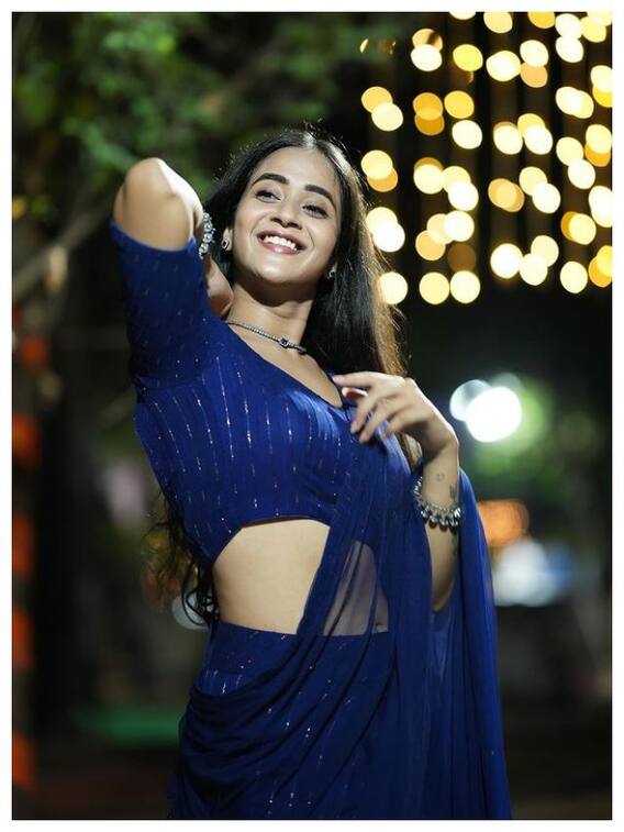చీరలో దీప్తి సునయన - ఎంత అందంగా ఉందో!