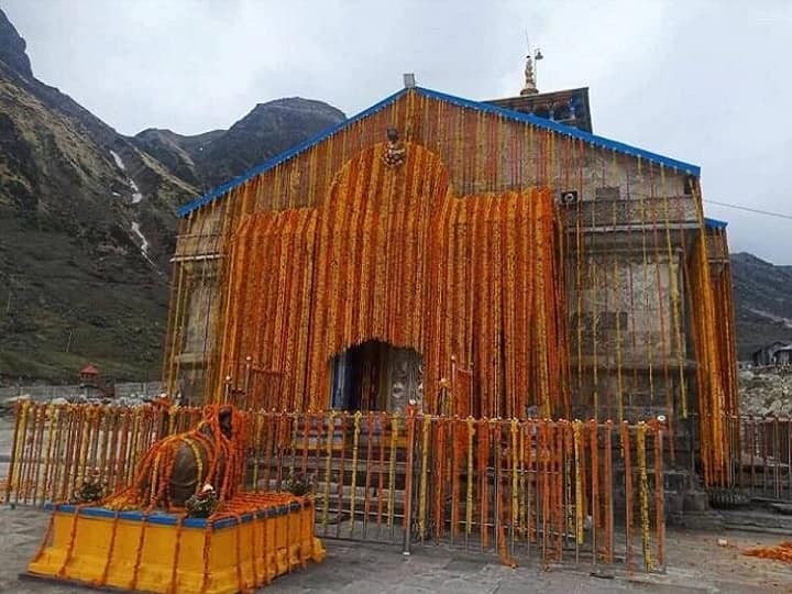 Kedarnath Yatra More than 10 thousand pilgrims stranded due to halt and now administration made this appeal to everyone Kedarnath Yatra: केदारनाथ यात्रा रुकने से फंसे 10 हजार से ज्यादा श्रद्धालु, प्रशासन ने सभी से की ये अपील