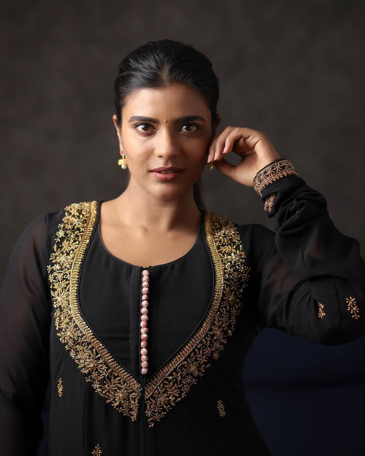 நீ வேணான்னு சொன்னாலே போவேன்டி சேதாரமா…..