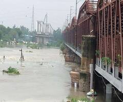 Iron Bridge: देश के सबसे व्यस्त रेल ट्रैफिक रूट को संभालता है ये ‘बाहुबली’…कहानी दिल्ली के लोहा पुल की