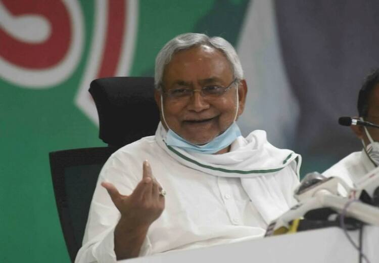 Bihar CM Nitish Kumar shares his engineering college experience in an event at Patna ”என் க்ளாஸ்ல ஒரு பொண்ணு கூட இல்ல...” : காலேஜ் மெமரீஸை  கொட்டி புலம்பிய பிஹார் முதல்வர் நிதீஷ்குமார்..