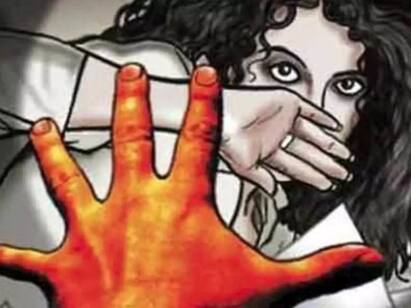 20-year-old rapes home-alone woman at knifepoint in Chennai Chennai : தனியாக வசித்த 43 வயது பெண்.. பின்தொடர்ந்து ப்ளான் ! கத்தி முனையில் பாலியல் வன்கொடுமை!