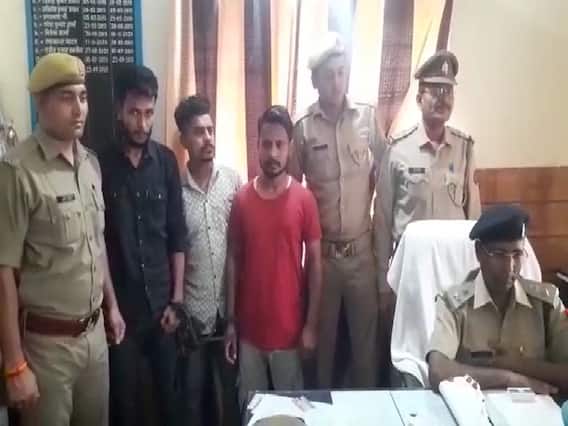 Bulandshahr Harsh firing: भारी पड़ा 'तमंचे पर डिस्को', पुलिस ने दर्ज किया केस, 3 गिरफ्तार Bulandshahr Harsh firing: भारी पड़ा 'तमंचे पर डिस्को', पुलिस ने दर्ज किया केस, 3 गिरफ्तार