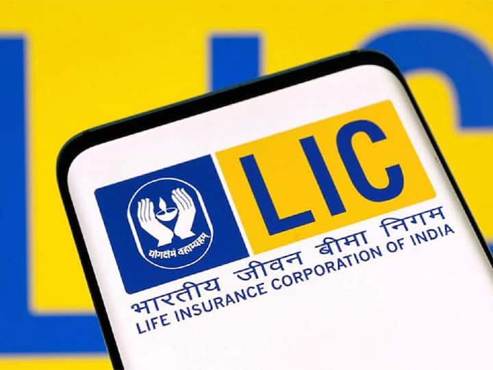LIC Share Price Fall Continues, LIC Share Price Makes Low of 801 rupees In days Trade LIC Share Price: नहीं थम रही एलआईसी के शेयर में गिरावट, गुरुवार के ट्रेडिंग सेशन में 801 रुपये के लेवल तक शेयर ने लगाई डुबकी